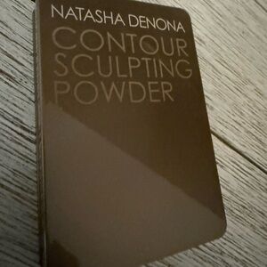 Natasha Denona contour sculpting powder.